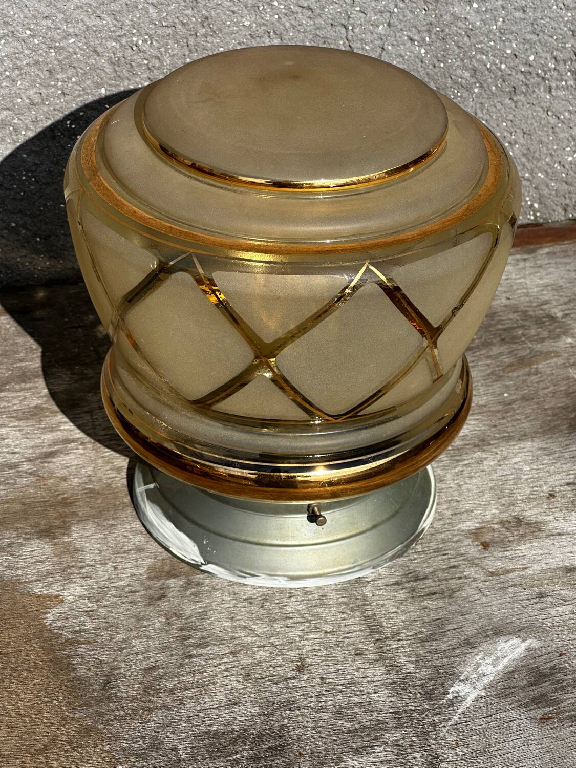 Plafonnier art déco verre sablé rehaussé d’or