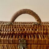Ancien panier en osier avec anse de transport