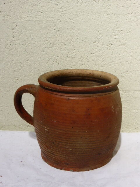 Sandstone pot with handle