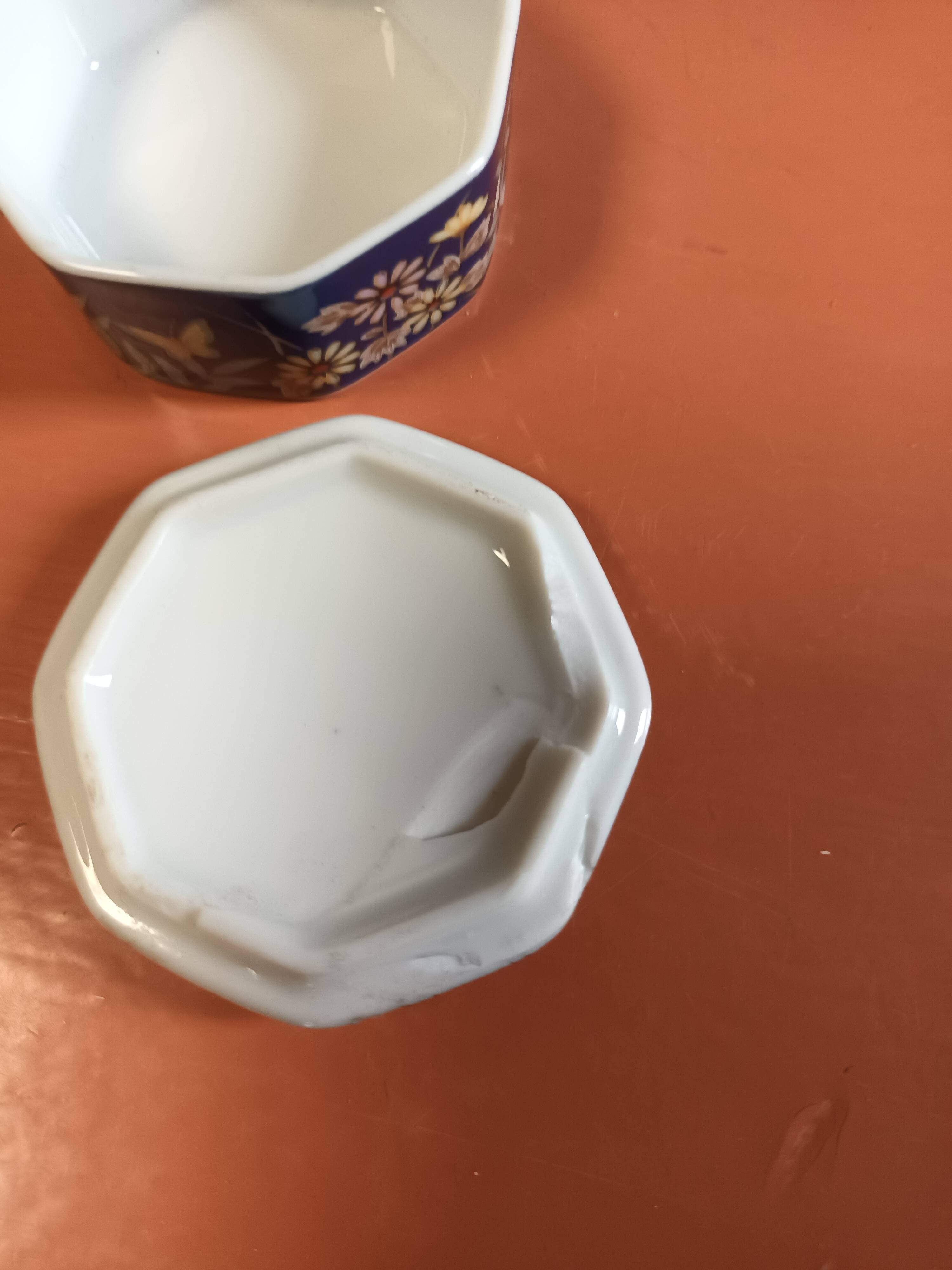 Pill box earthenware decoration cat