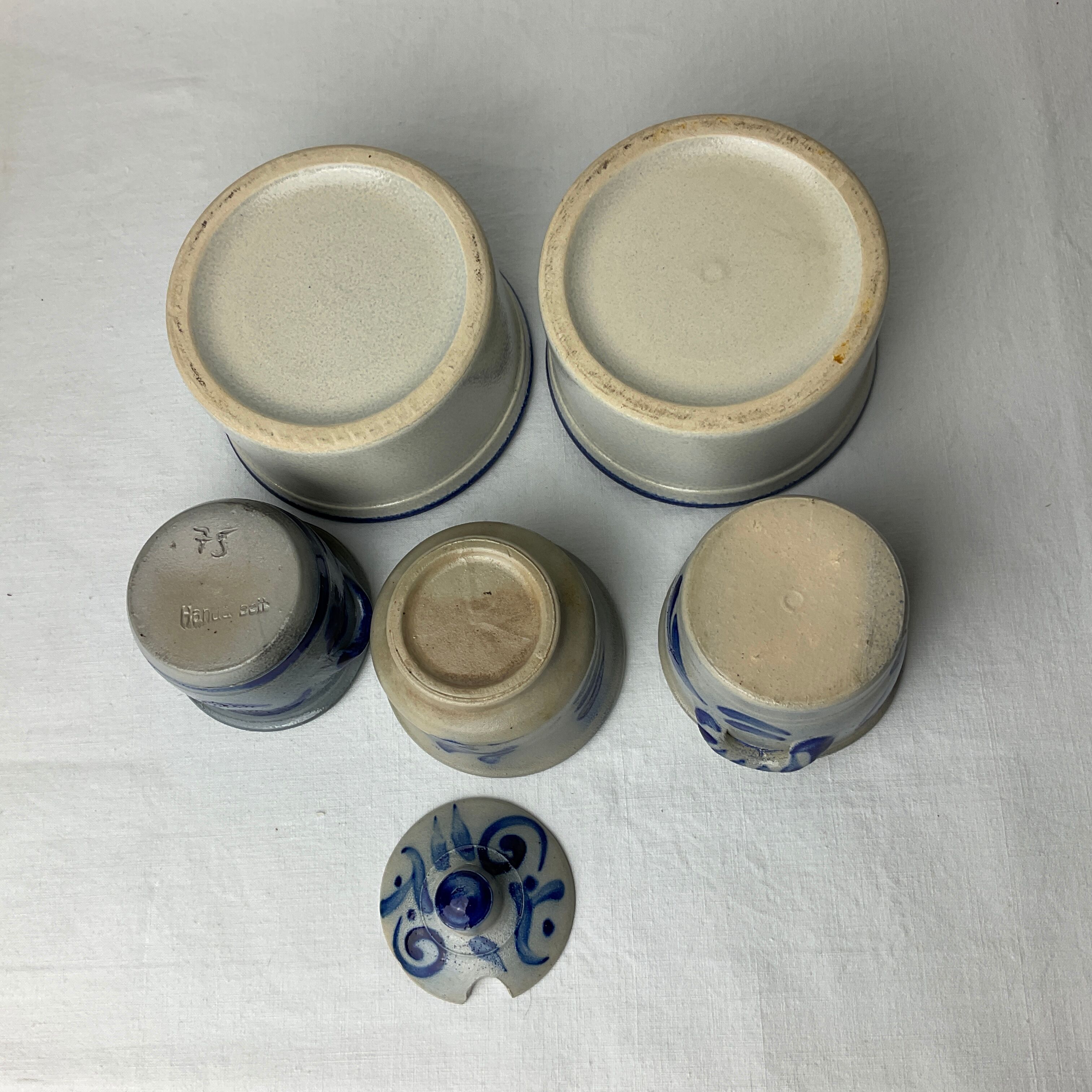 Series of 5 small blue sandstone pots