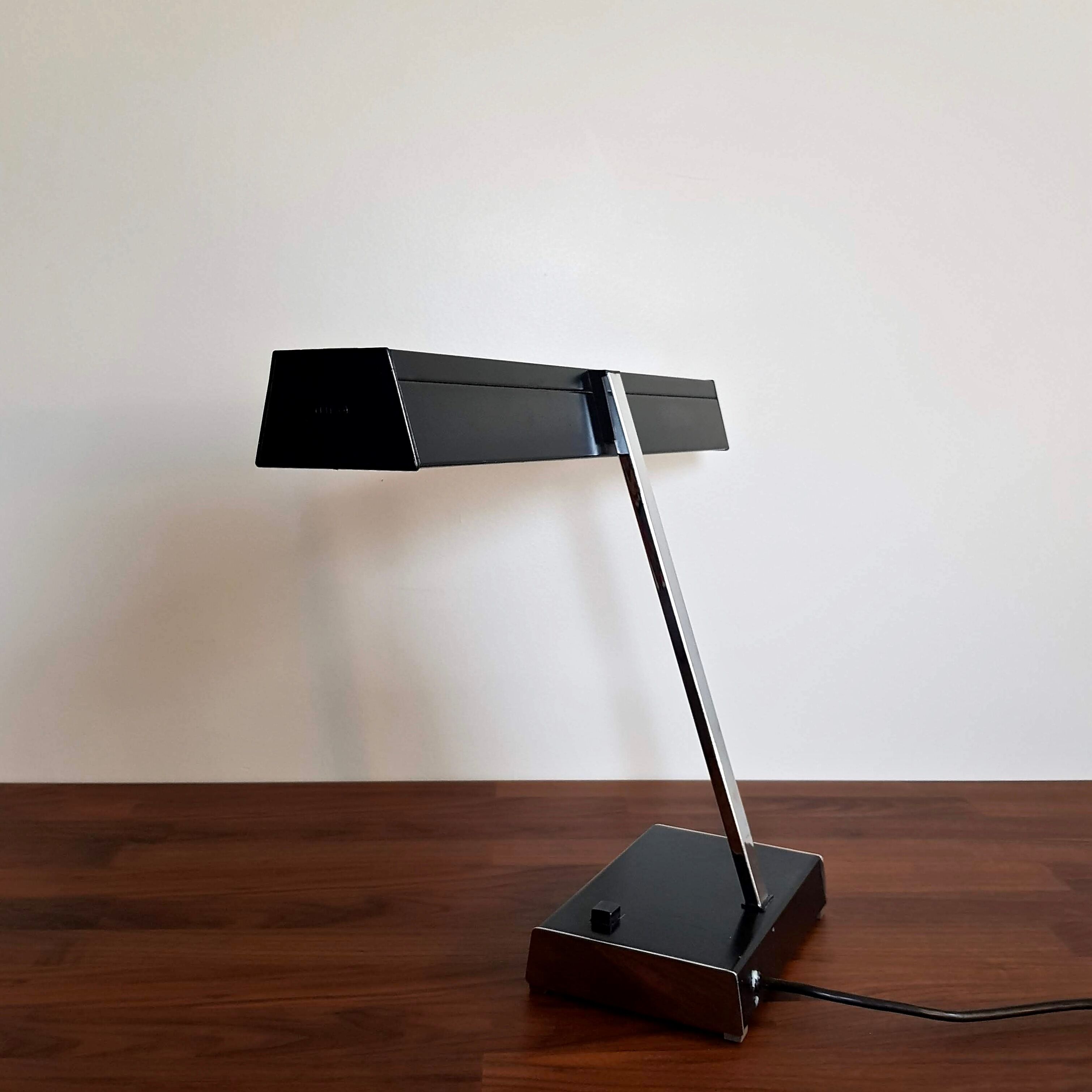 Large Scandinavian desk lamp designer Jac Jacobsen editor Luxo in black and chrome lacquered metal