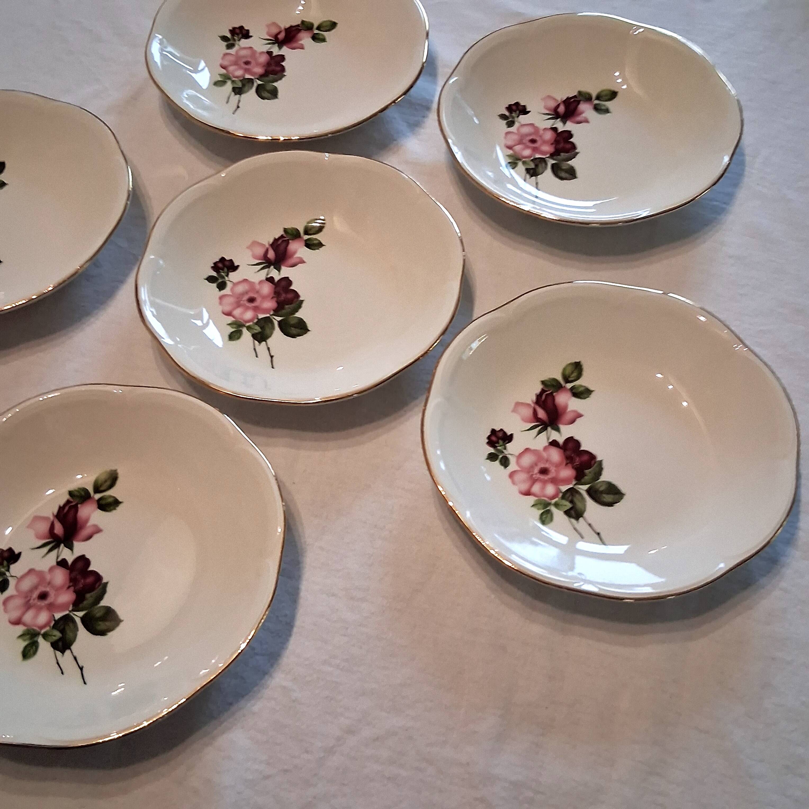 6 deep plates from Gien model "Chinon" in very good condition.