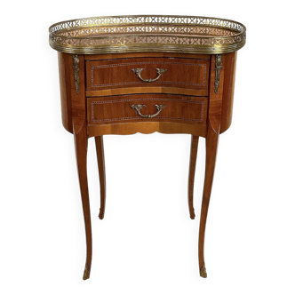 Table d’appoint de style Louis XV en marqueterie et bronze, XIXe siècle