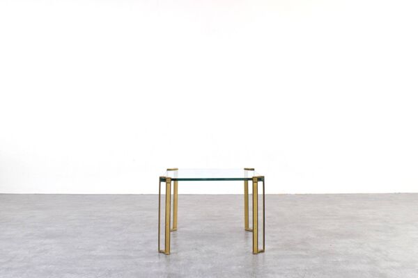 Table basse en laiton et verre Hollywood Regency par Peter Ghyczy, années 1970.