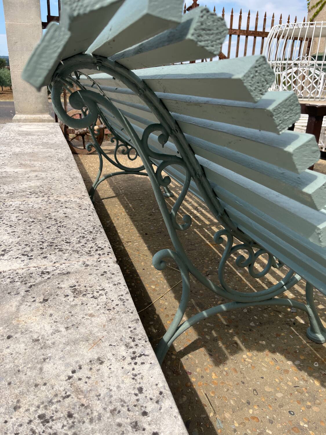 Bench made of metal and wood