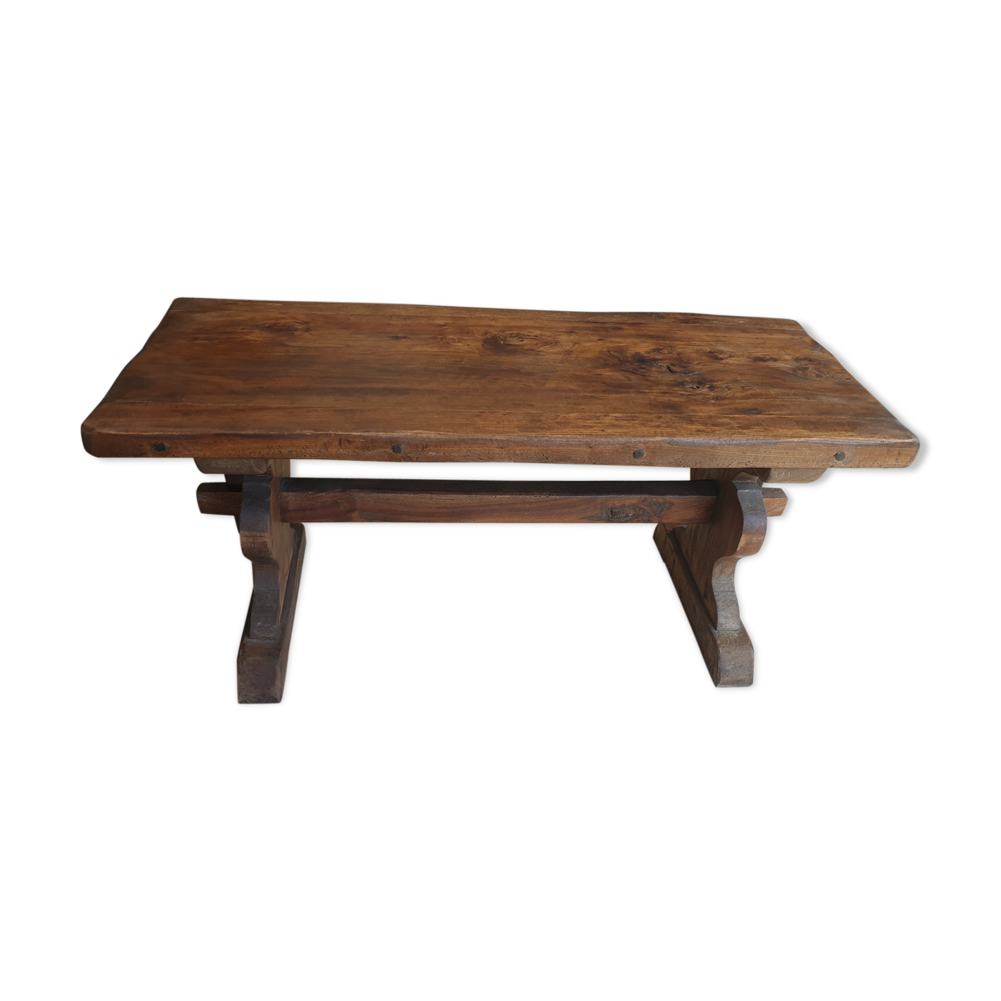 Table basse de monastère
