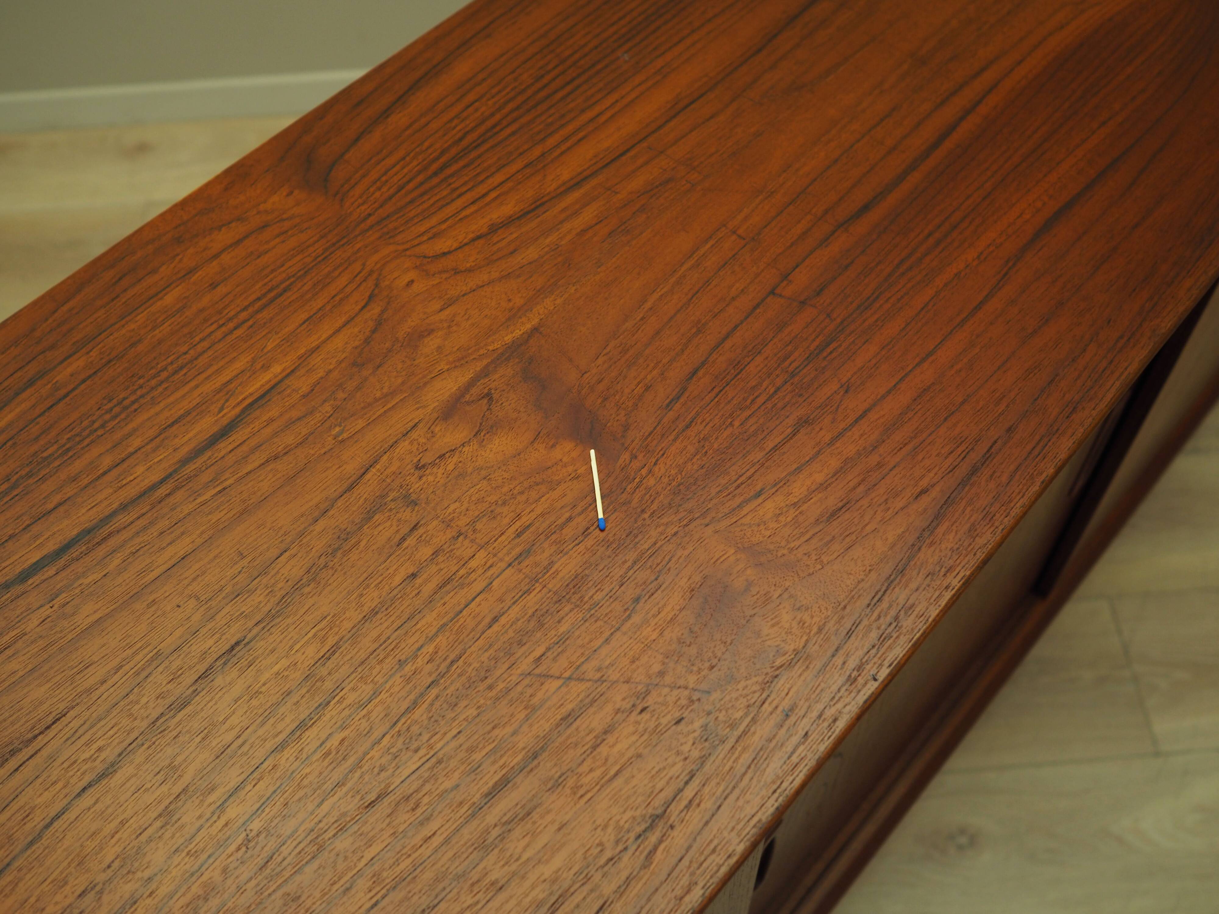 Buffet en teck, design danois, années 1970, production : Danemark