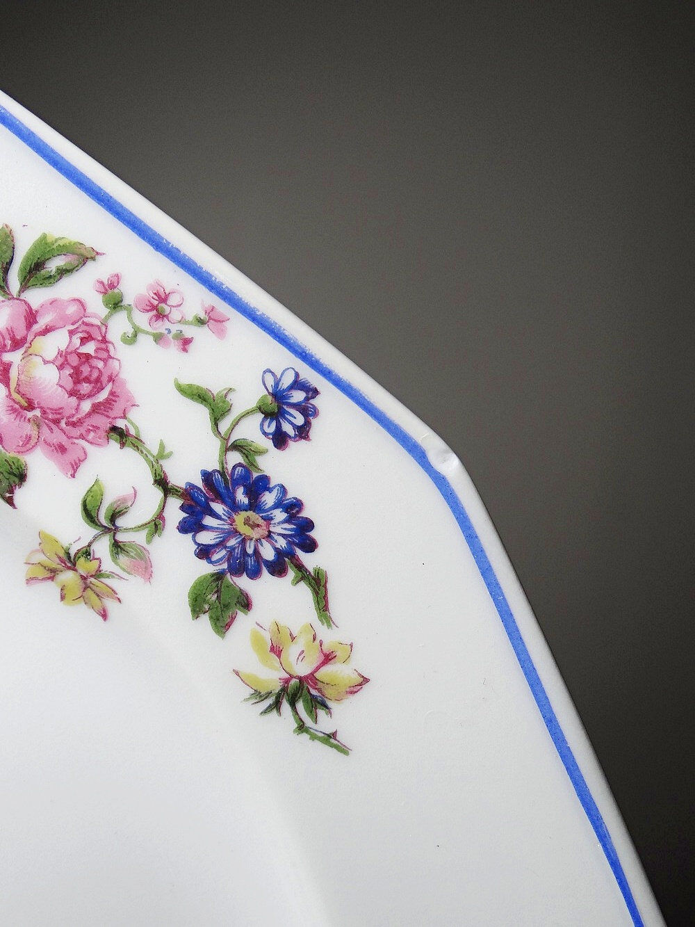 4 flat plates by Bernardaud, Limoges porcelain, floral decoration from the 1920s to 1950s.