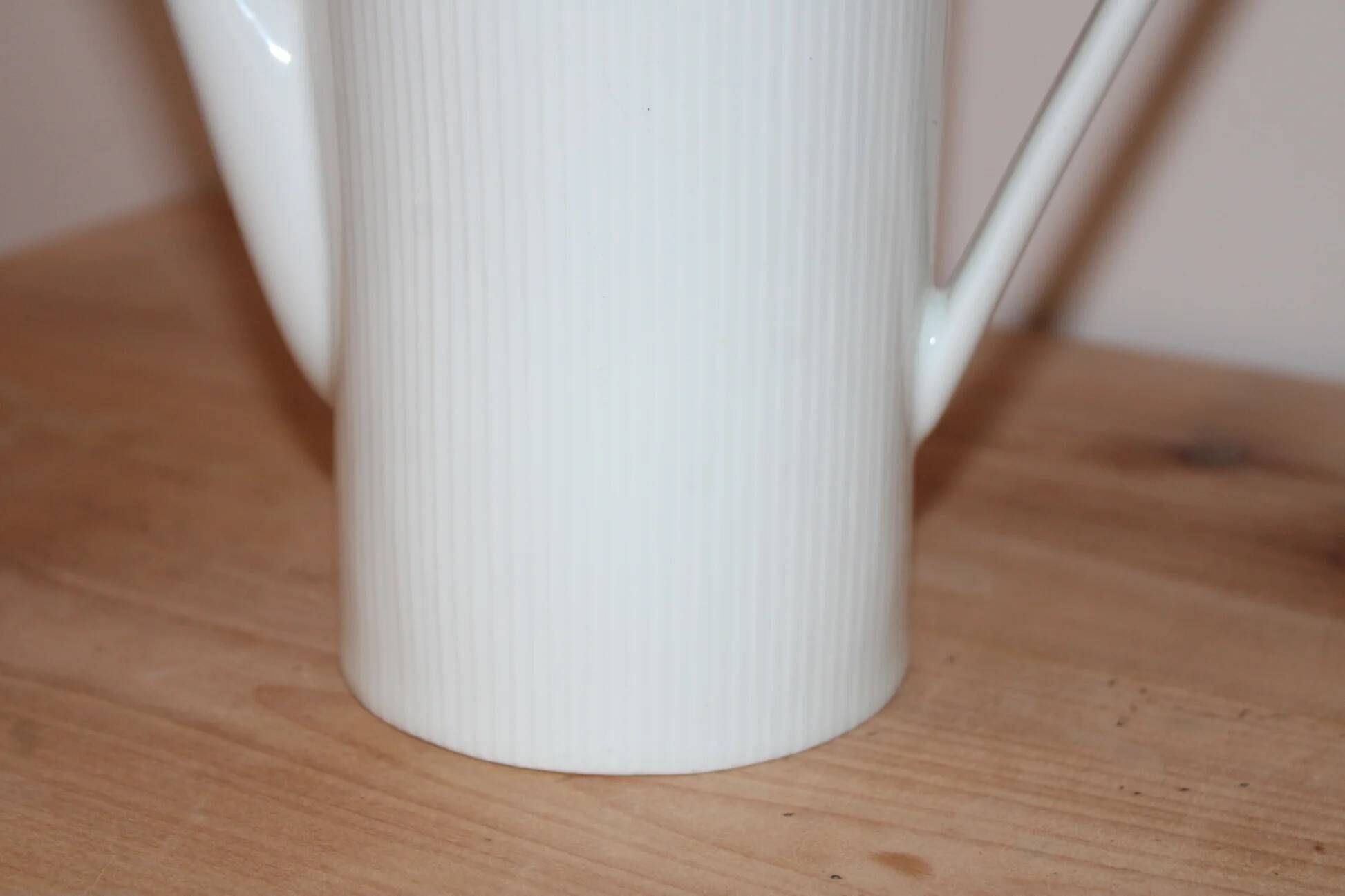 Vintage ribbed white porcelain coffee pot Berry P.L. – Made in France