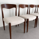 Set of 4 Scandinavian chairs in teak and fabric.