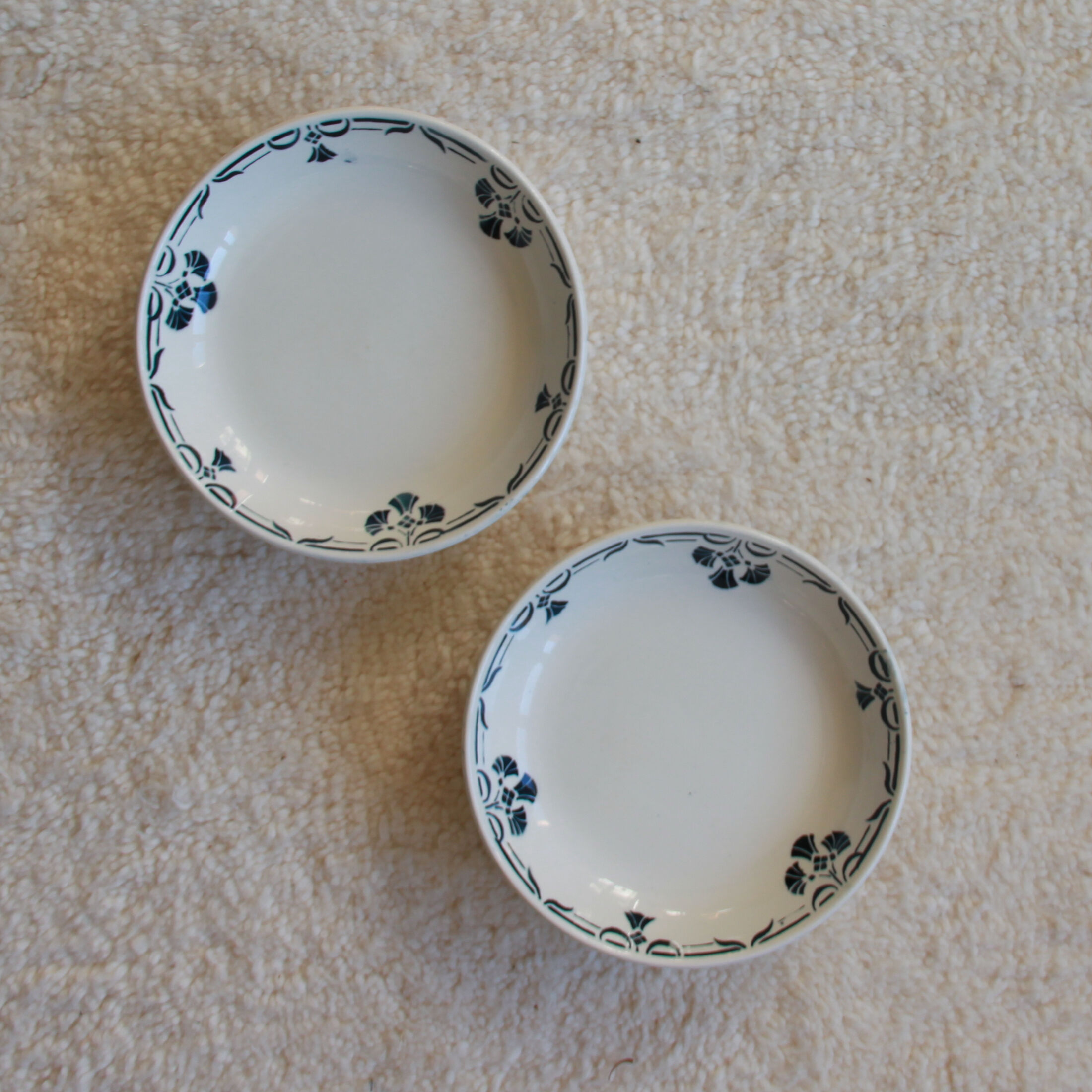 Set of 2 hollow plates Badonviller model Dinand