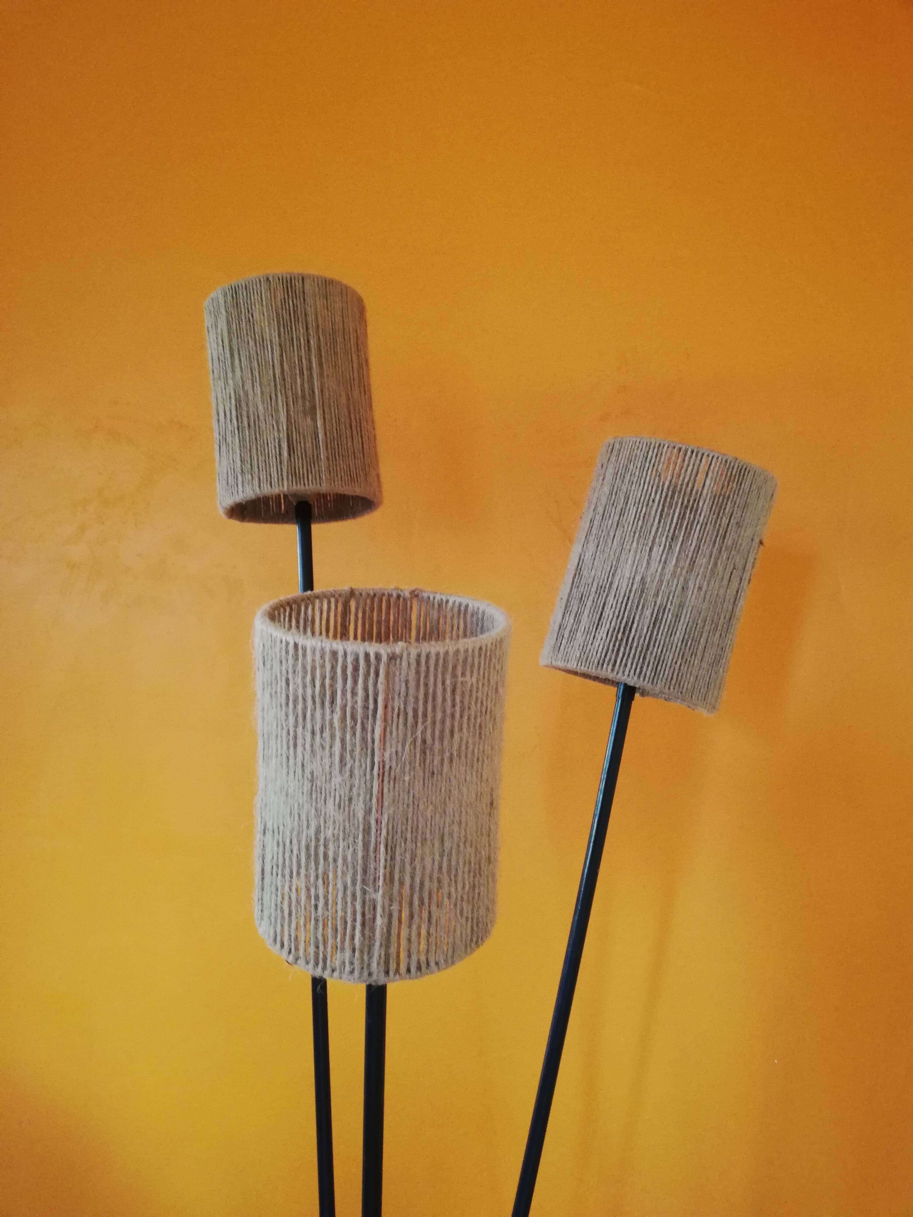 Vintage tripode lamppost