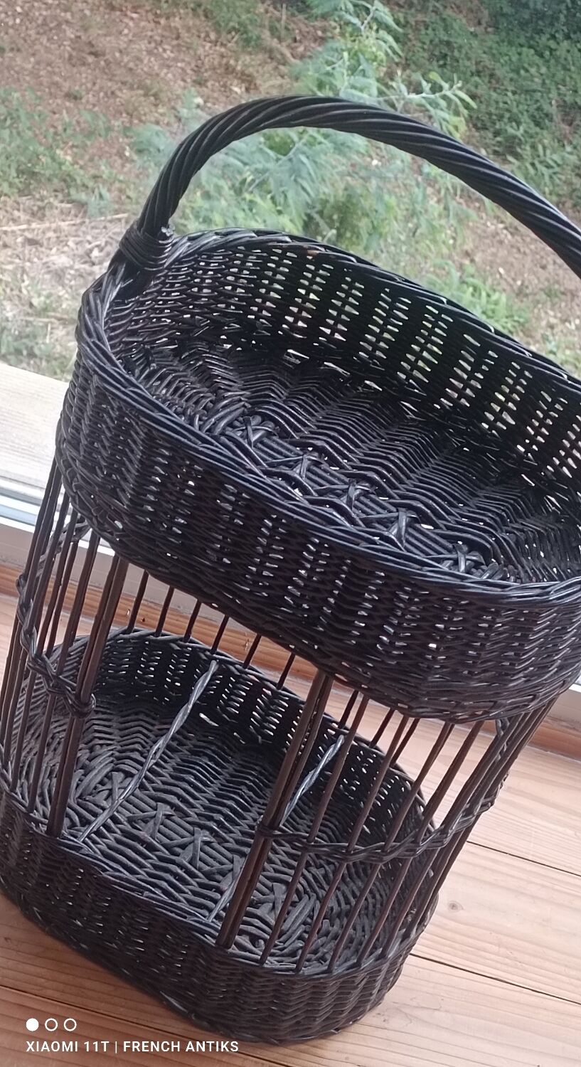 The vintage mini-bar made of wicker and rattan is both decorative and practical.