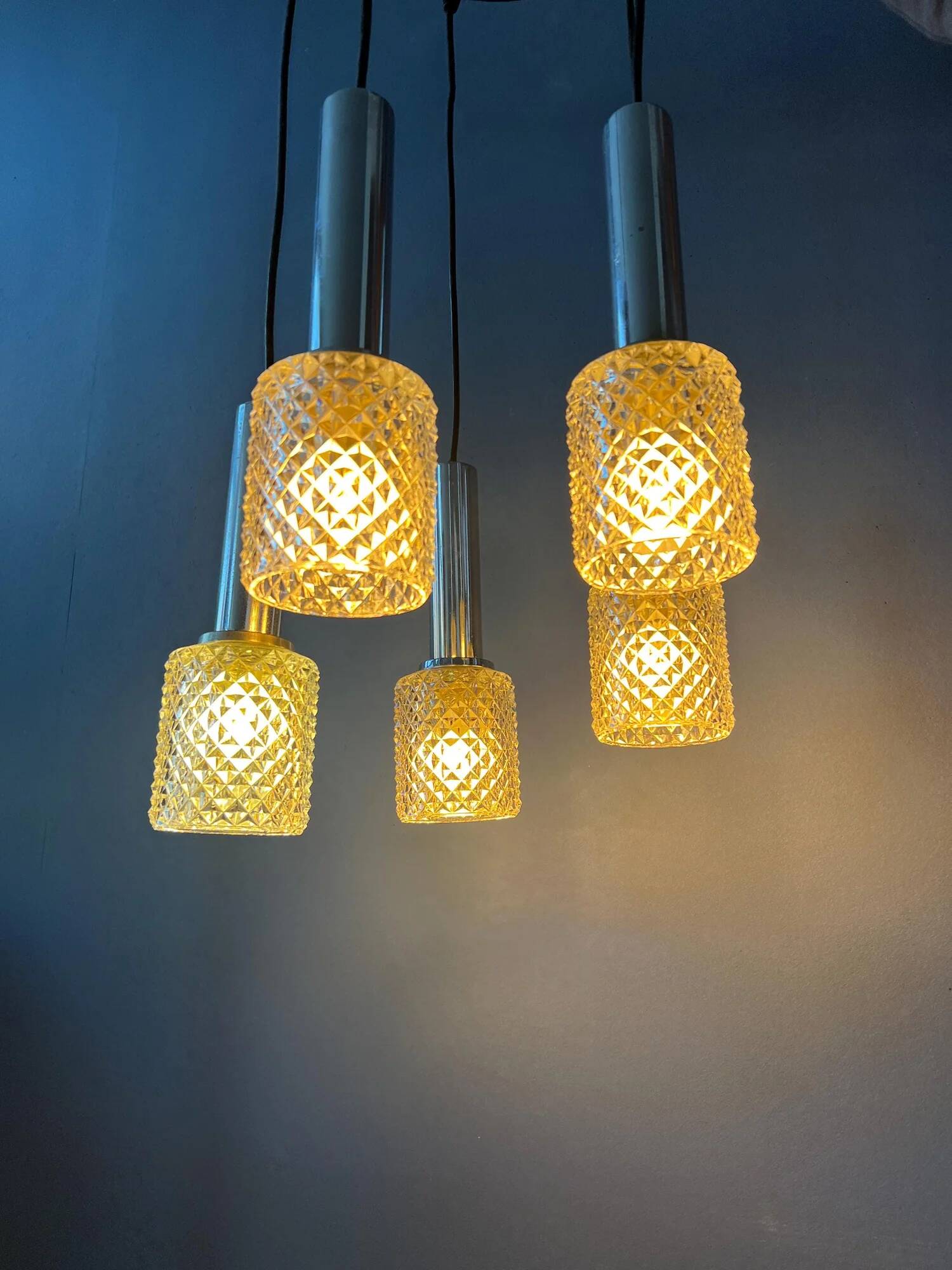 Lampe suspendue en cascade de verre cristal du milieu du siècle