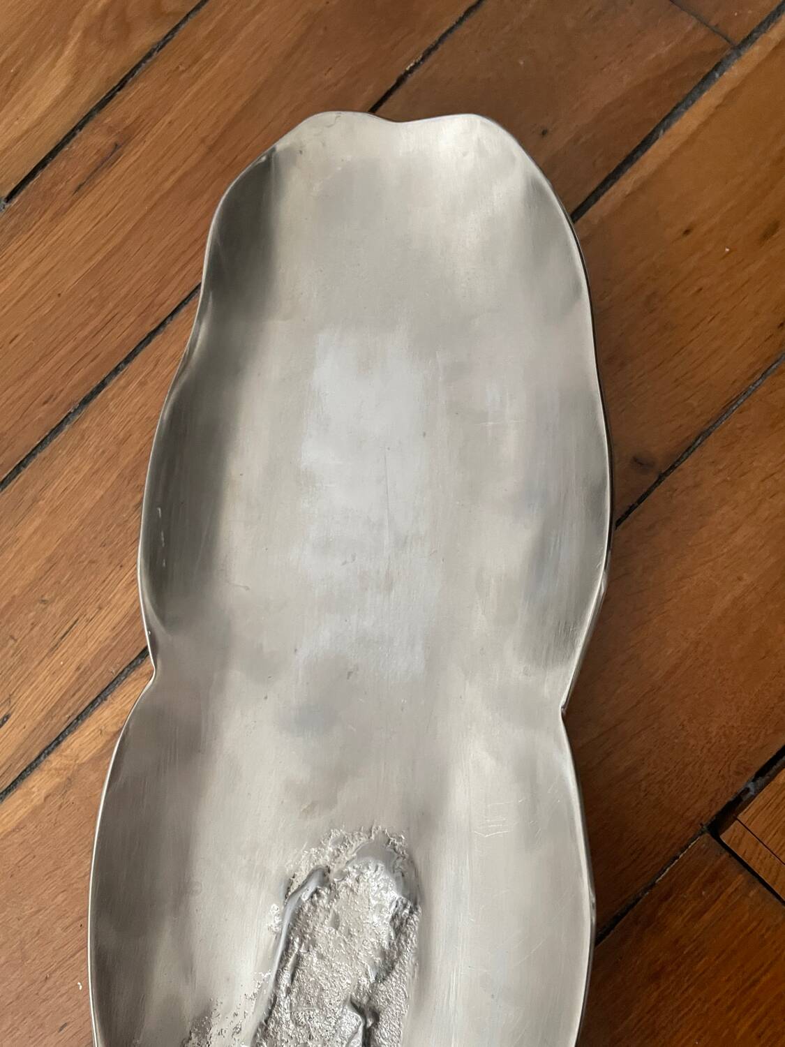 Cast aluminum centerpiece