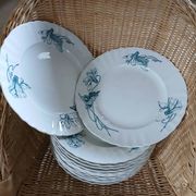 12 assiettes plates anciennes en Terre de fer 