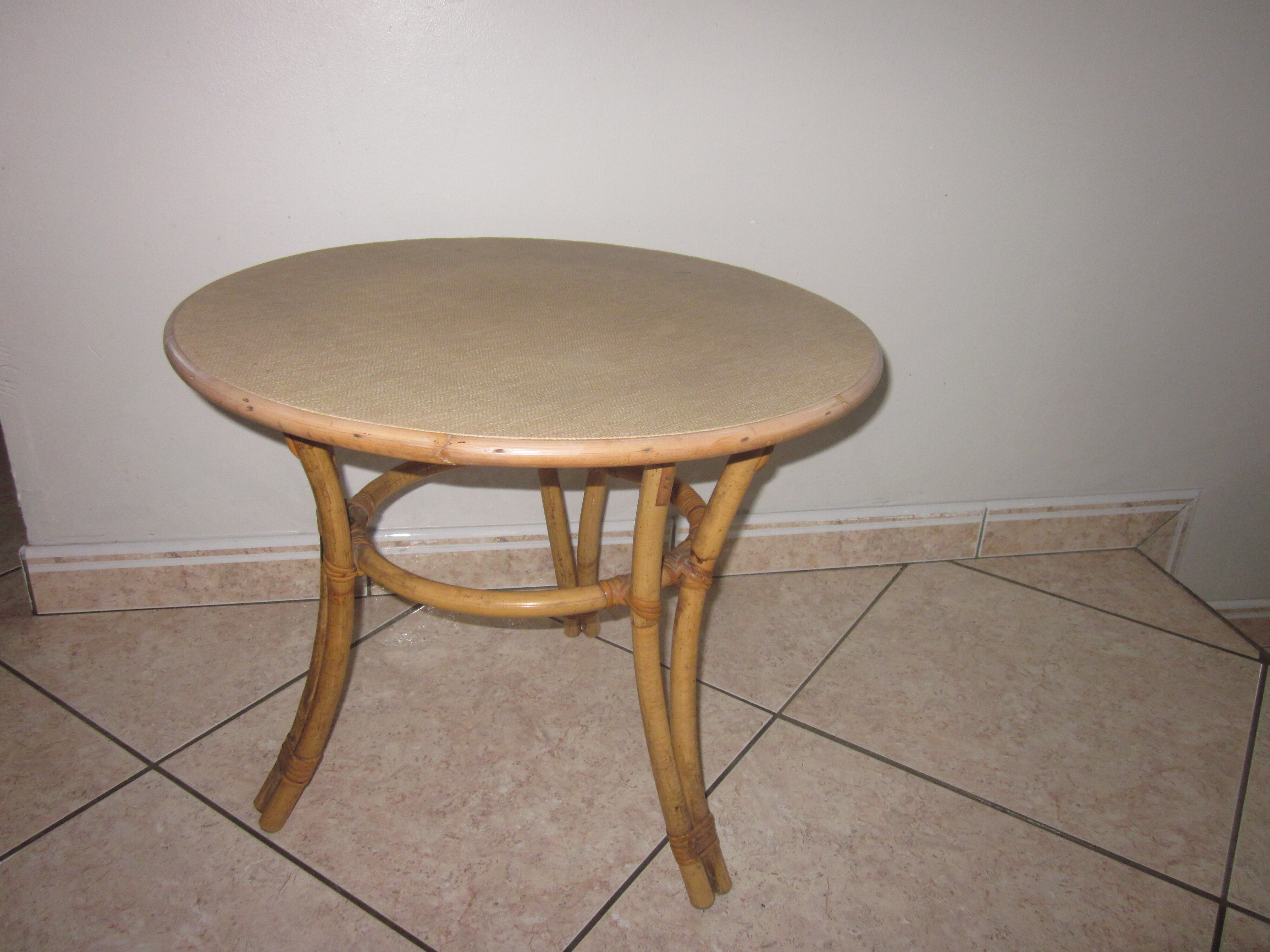 Table basse en rotin