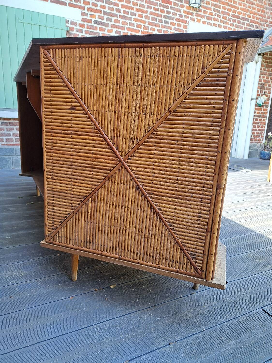 Bamboo and rattan counter
