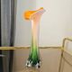 Vase en vert en forme de fleur vert et orange de style murano longiligne