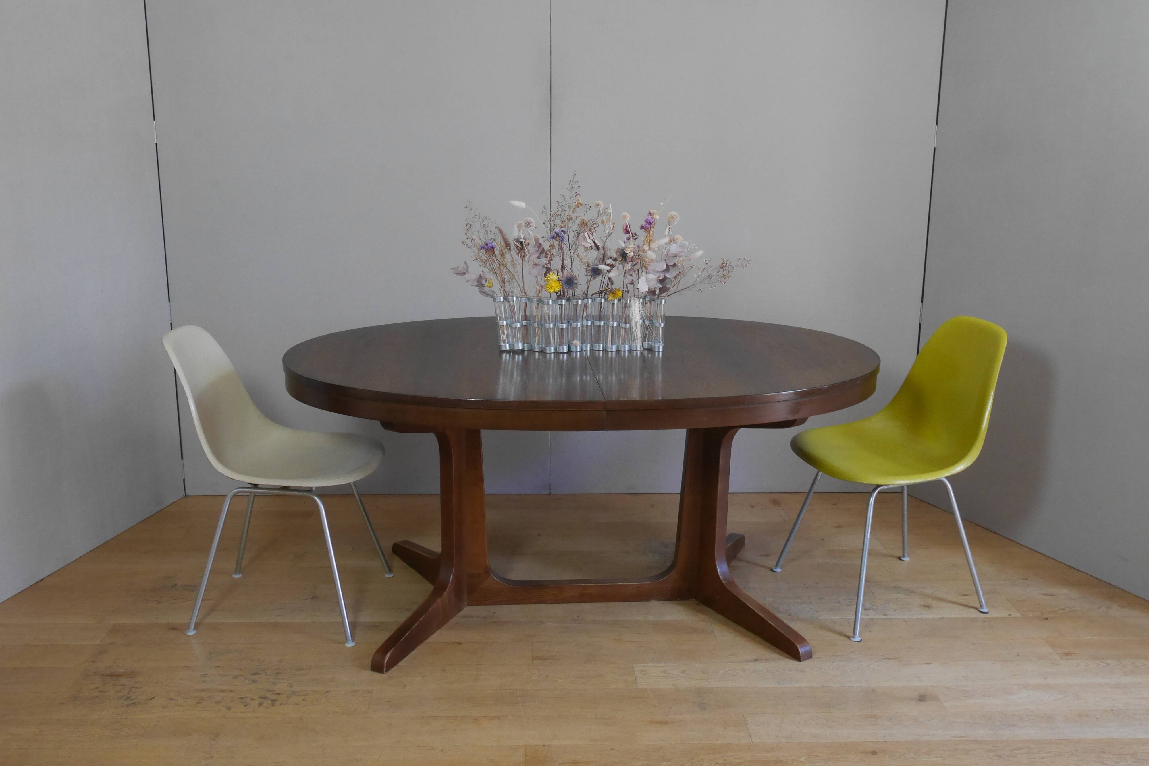 Baumann oval elm table