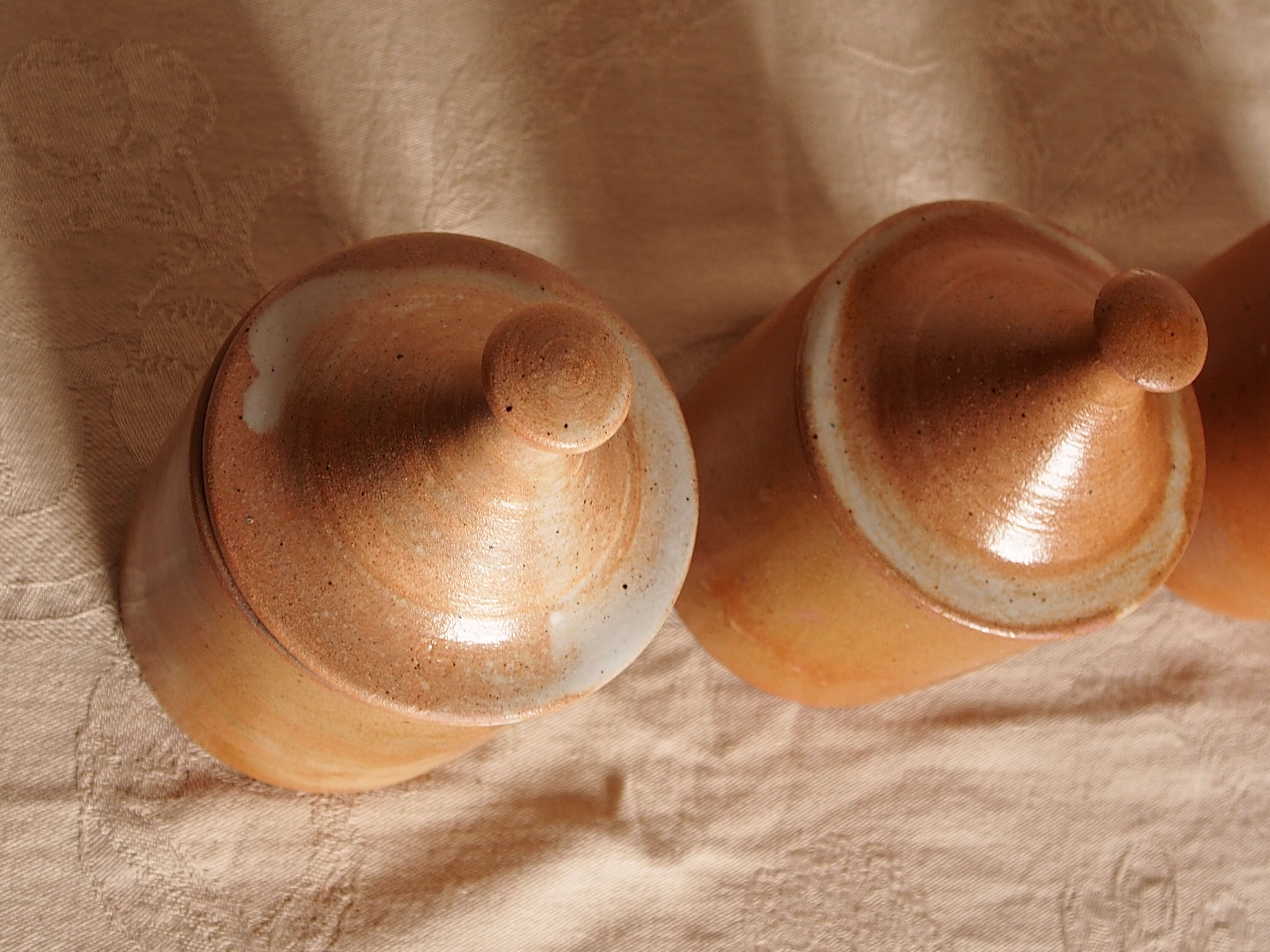 Set of 5 pots with its lid, in vintage stoneware
