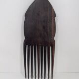 Ancien peigne ethnique en bois exotique
