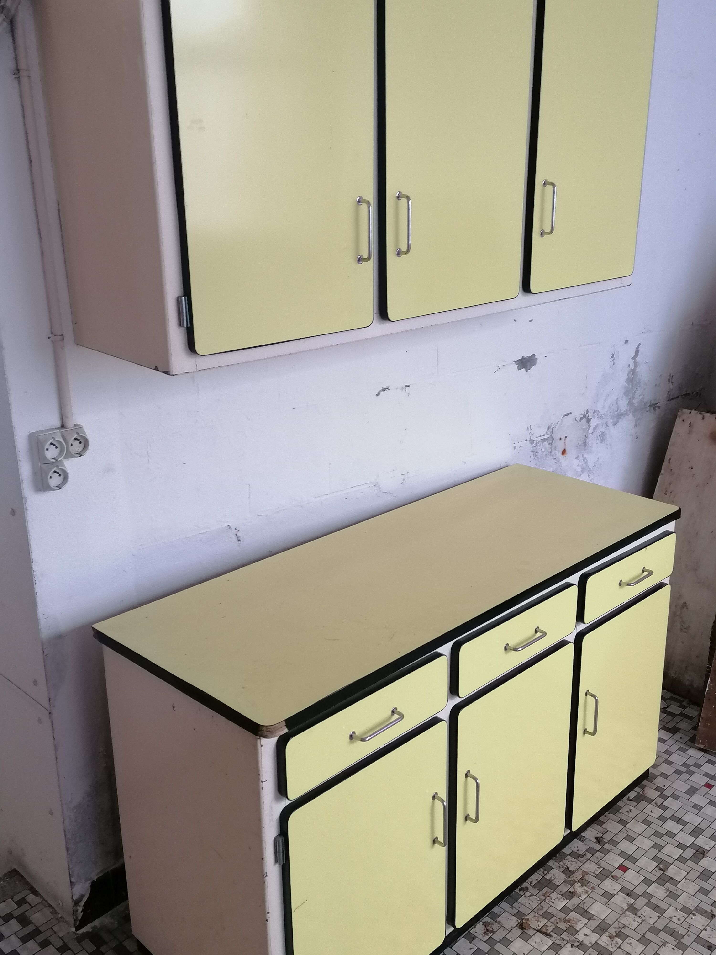 Formica kitchen set
