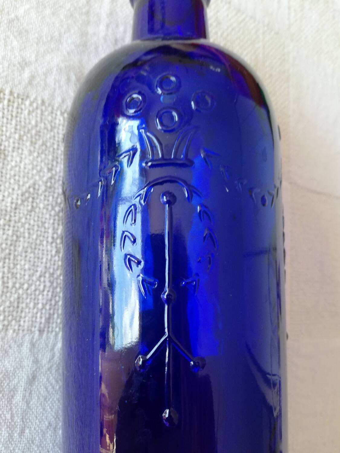 Vintage cobalt blue bottle 80's floral decoration garlands in relief