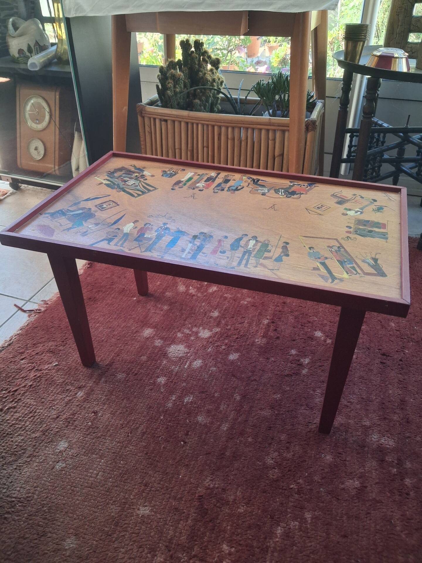 Table basse en bois scènes peintes midcentury