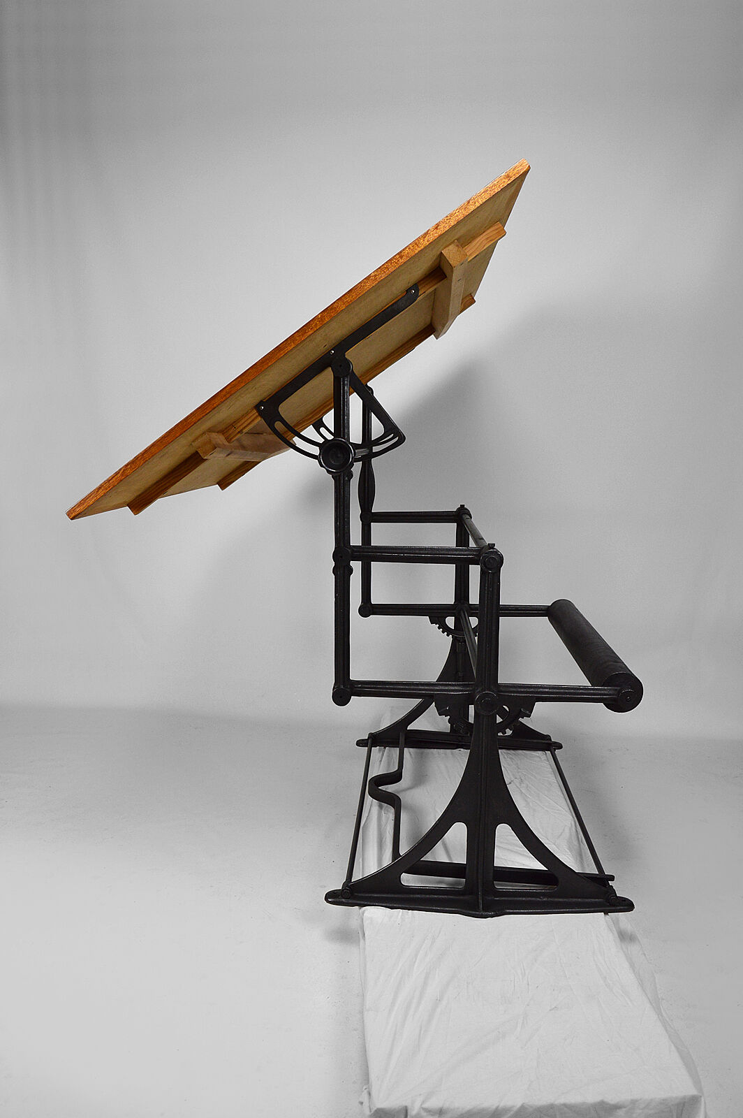 Table d'architecte industrielle ajustable en fonte, circa 1900 | Selency