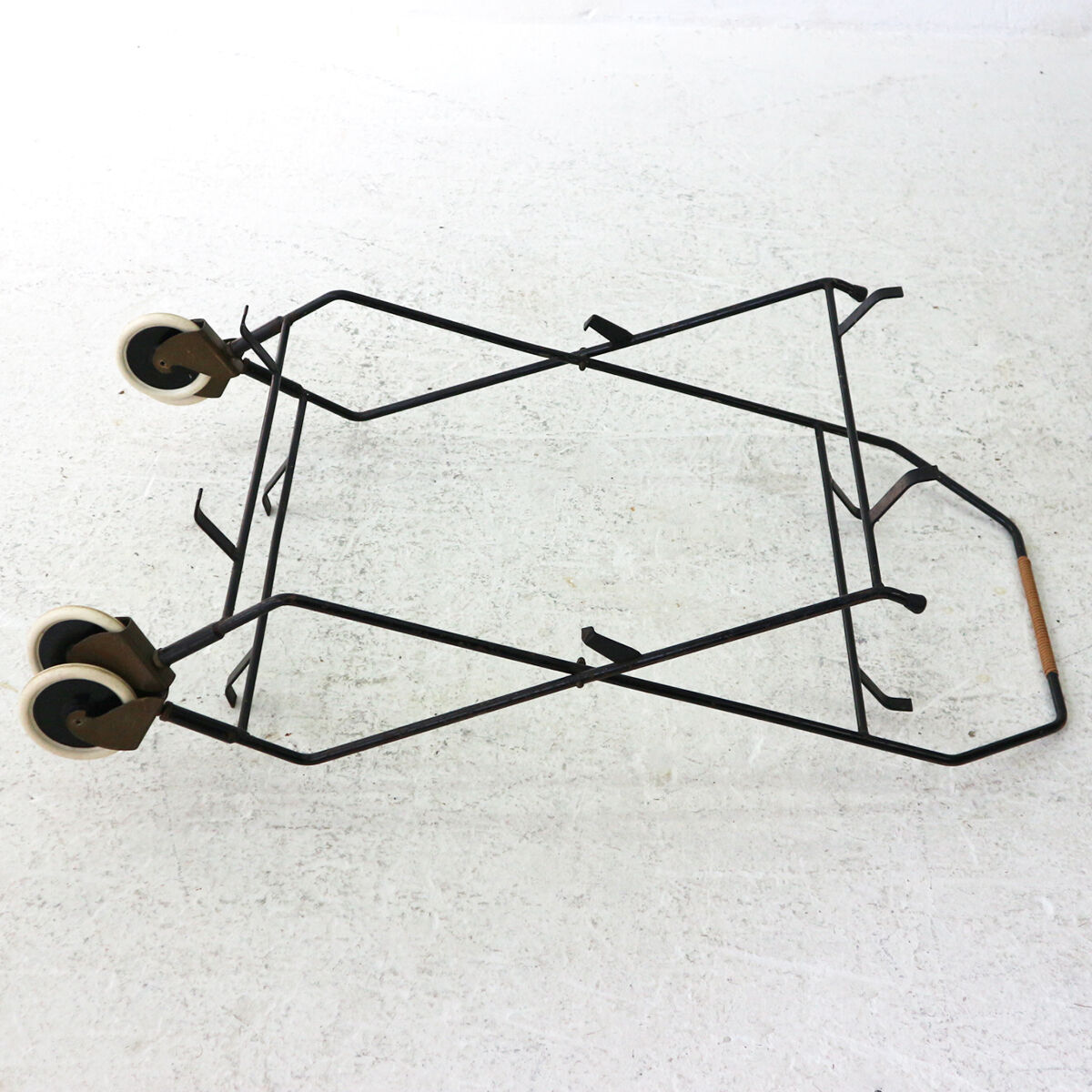 Mid-century modern foldable serving trolley with teak trays