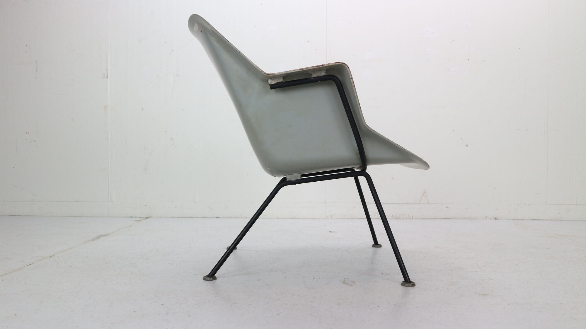 416 fiberglass shell armhair by Wim Rietveld & Andre Cordemeyer for Gispen, 1950