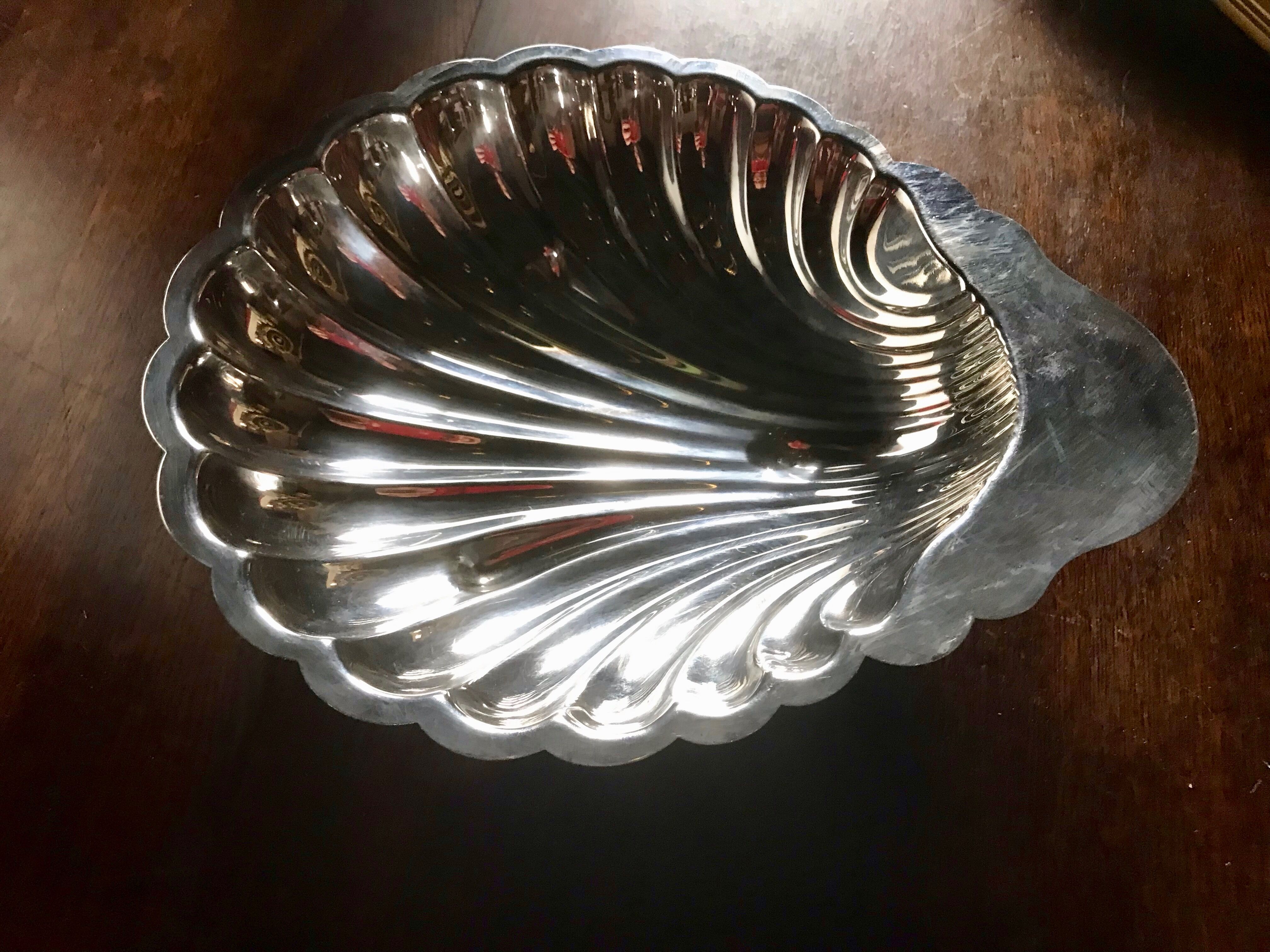 Dish scallops in silver metal