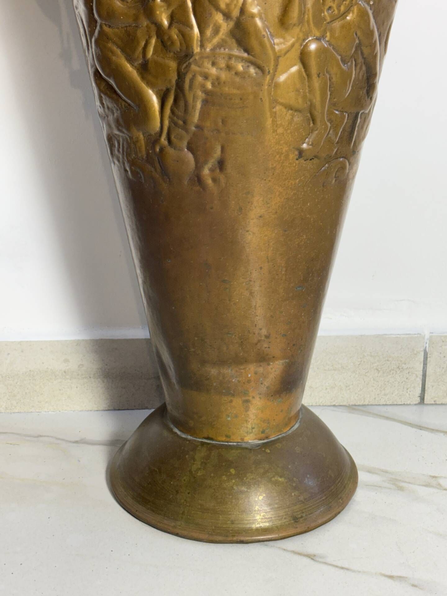 Vintage umbrella stands in solid brass and copper – Relief decoration