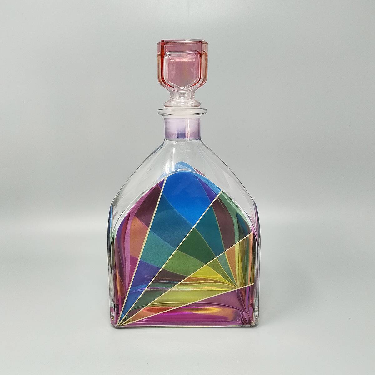 Carafe ou bouteille décorative d'exception des années 1970, signée Luigi Bormioli. Fabriquée en Italie.