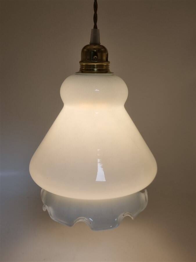 Opaline suspension