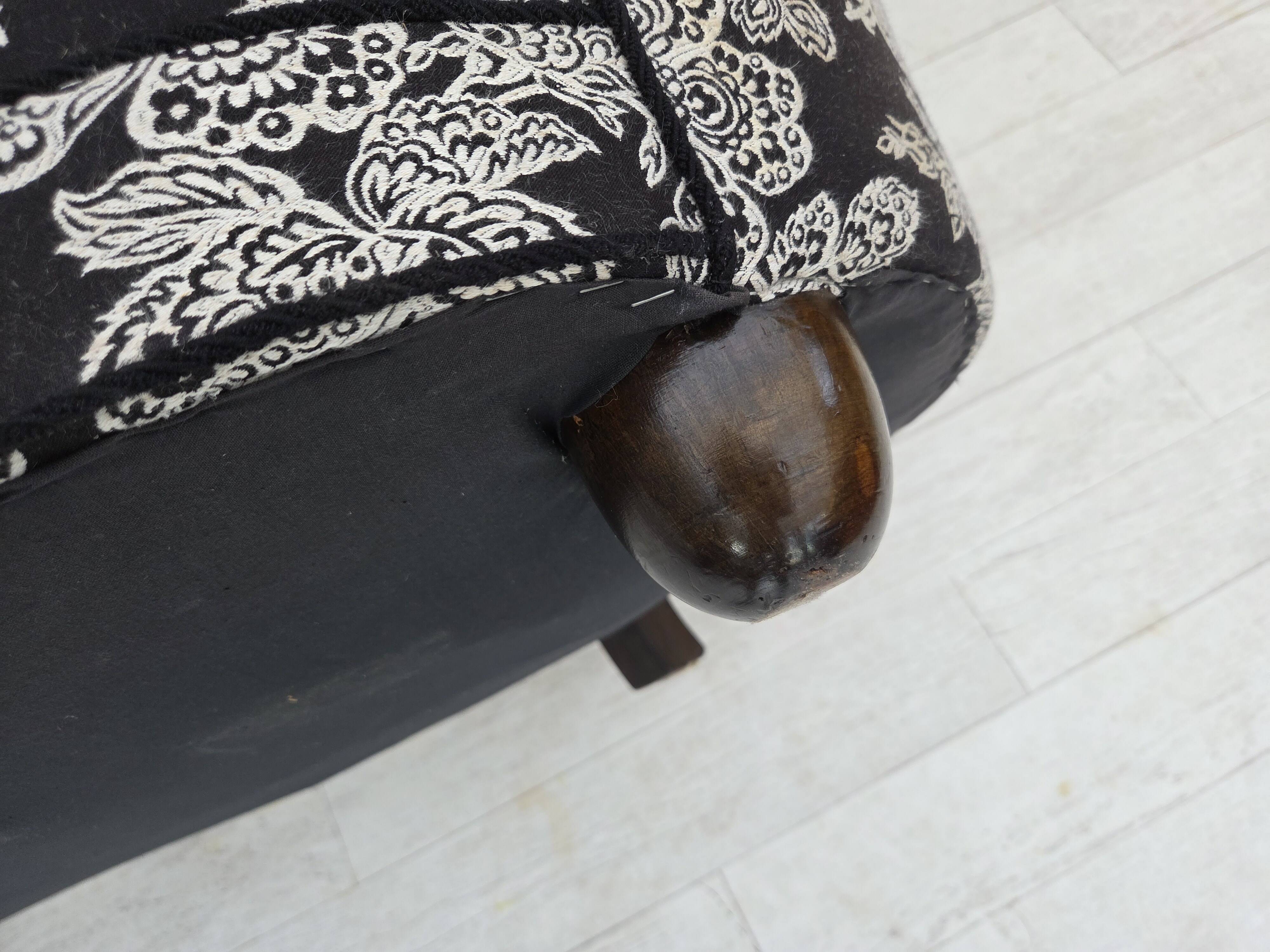 Canapé danois 2 places "Banan" des années 1960, tissu noir-blanc, bois de hêtre.