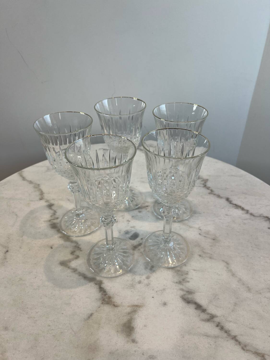 Set of 5 stemmed glasses