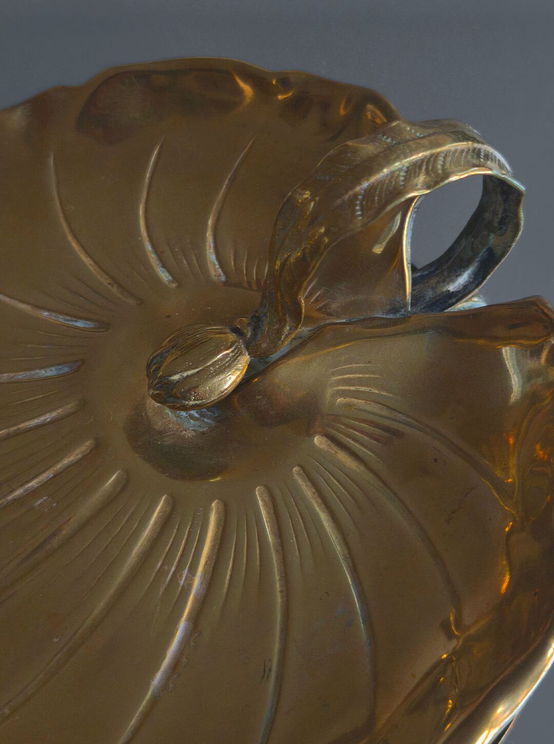 Leaf-shaped tray in Art Nouveau style