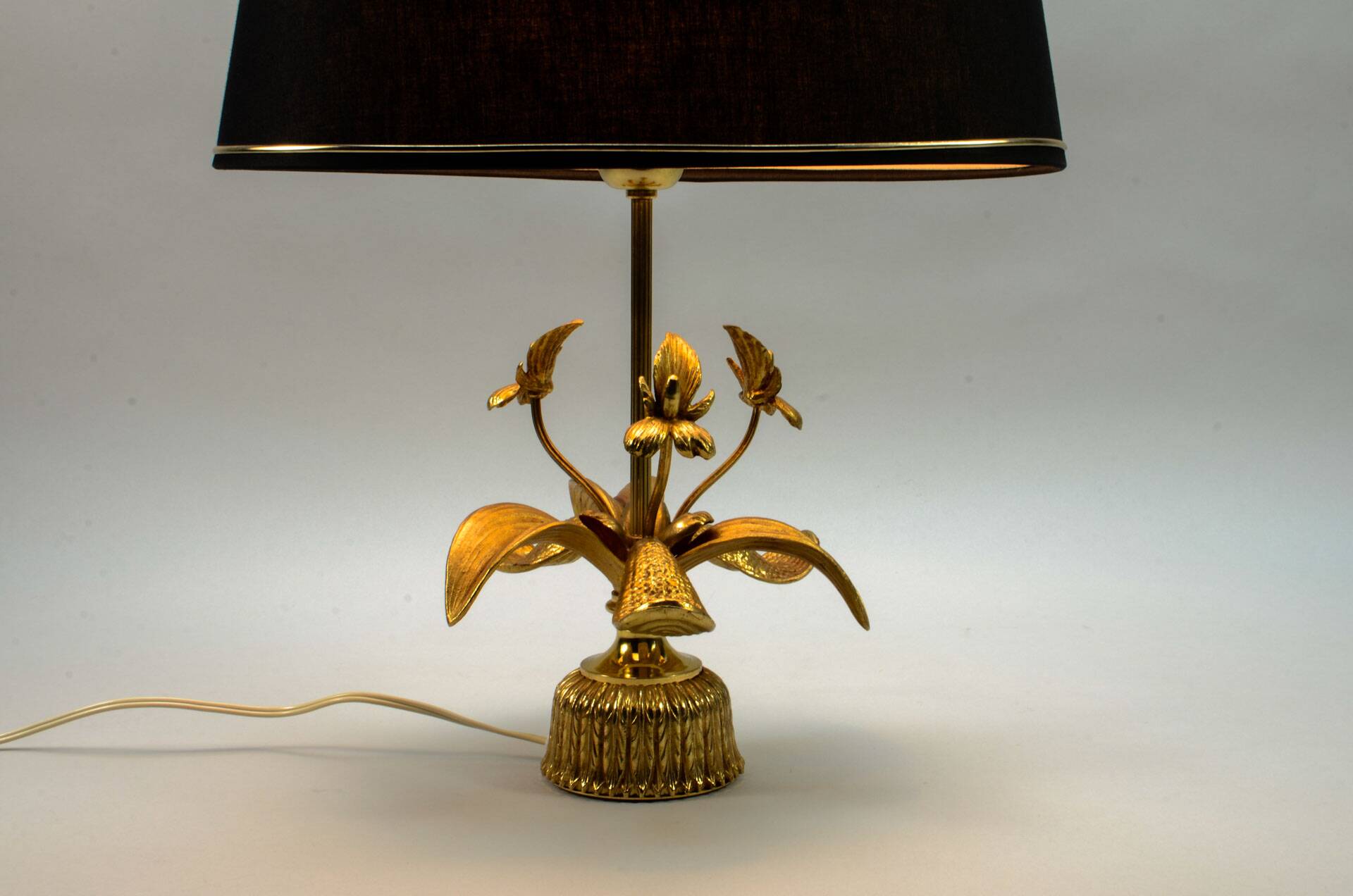 Exclusive Mid-Century Design Brass 'Fleur de Lis' Table Lamp, 1960s
