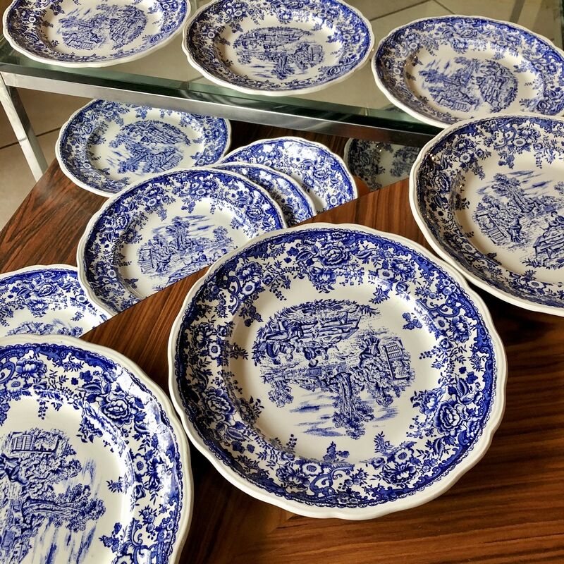 Lot of 12 plates, Luneville & KG, blue décor, country