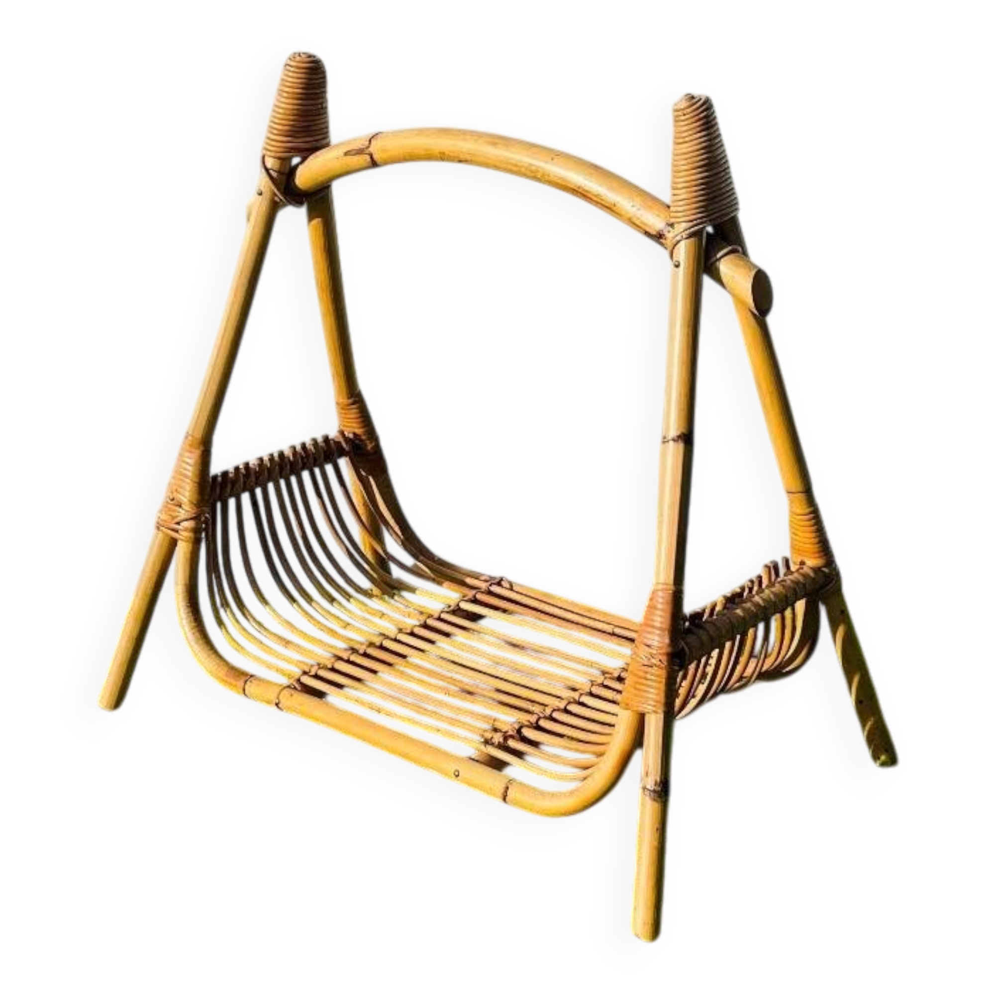 Rattan magazine rack. Vintage 50s.
