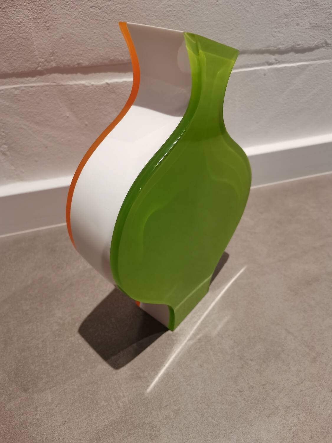 Vase design Villeroy & Boch – années 1990, plexiglas multicolore (orange,