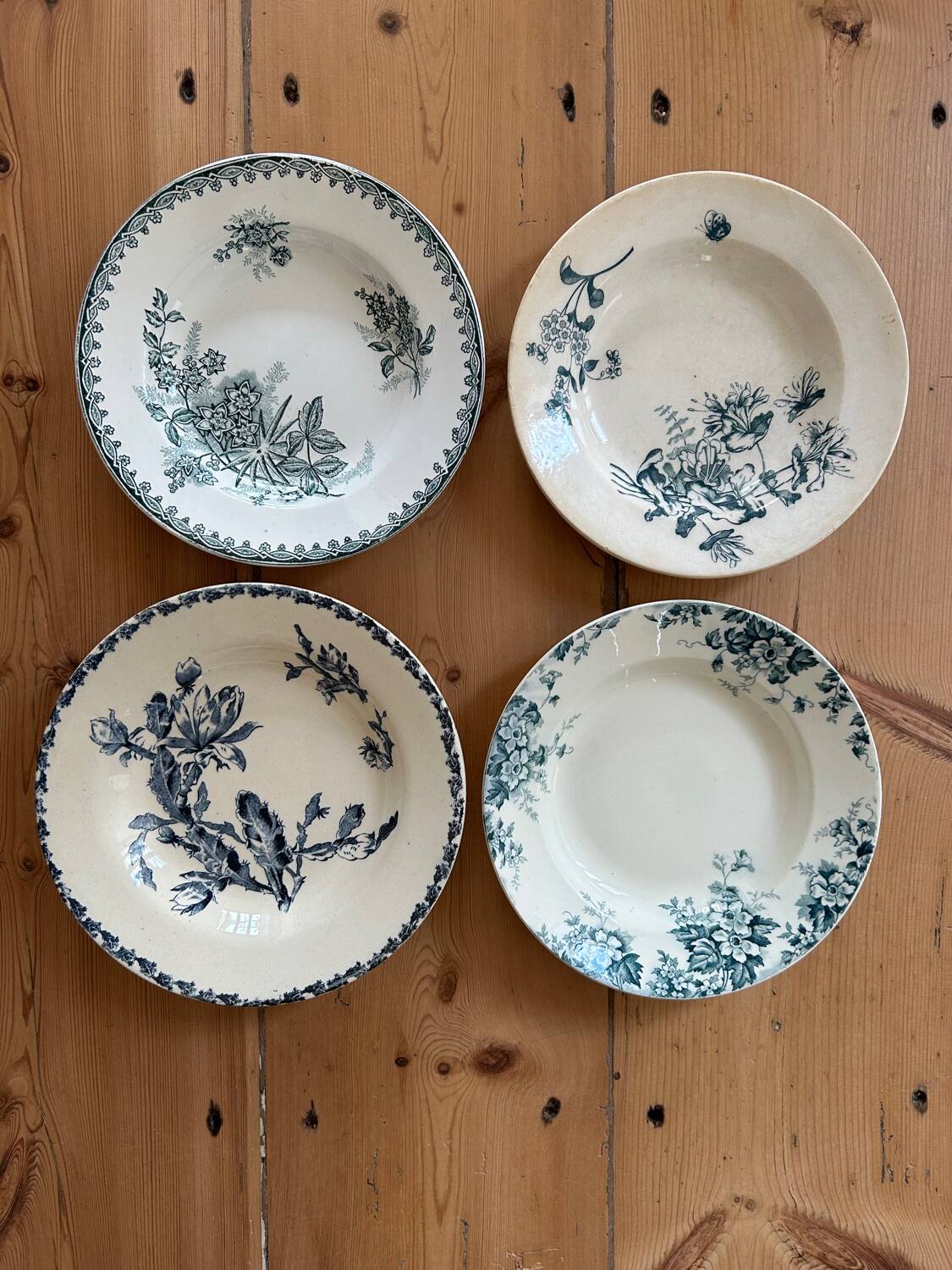 Series of 4 mismatched soup plates “Terre de Fer”