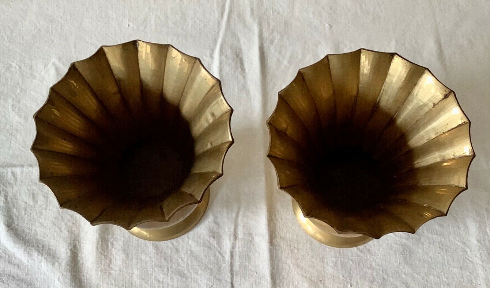 Paire de vases en bronze