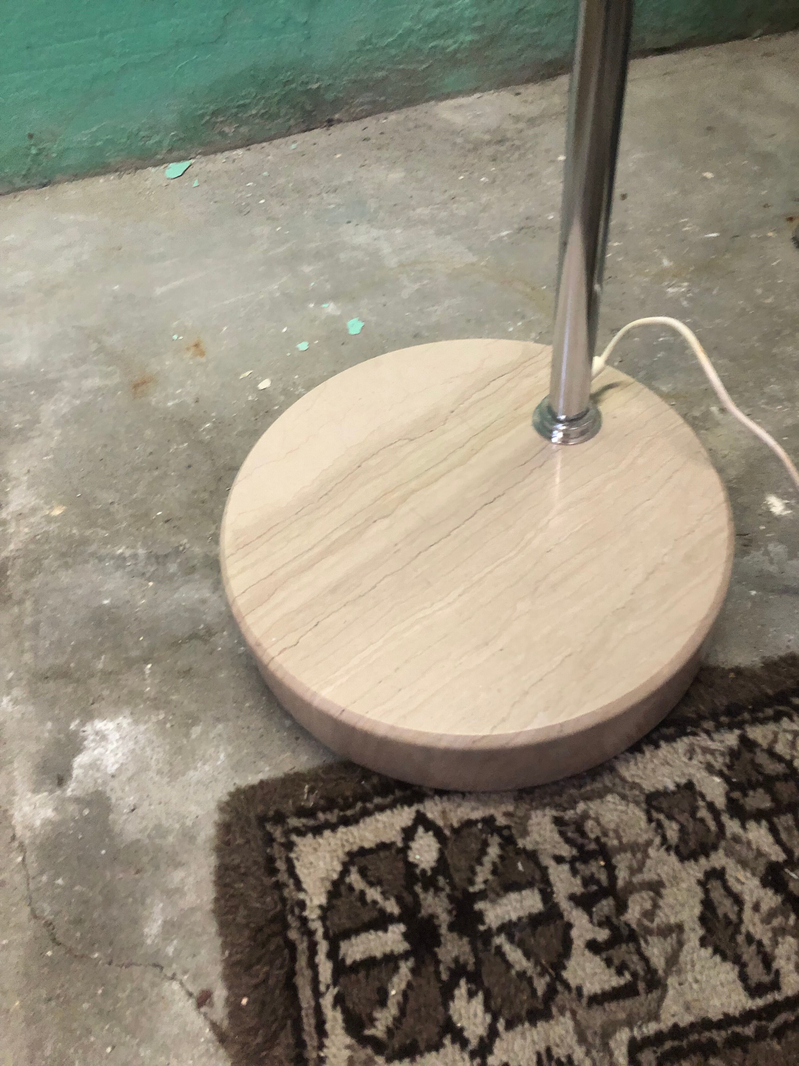 Lampadaire arc 1970 design Guzzini