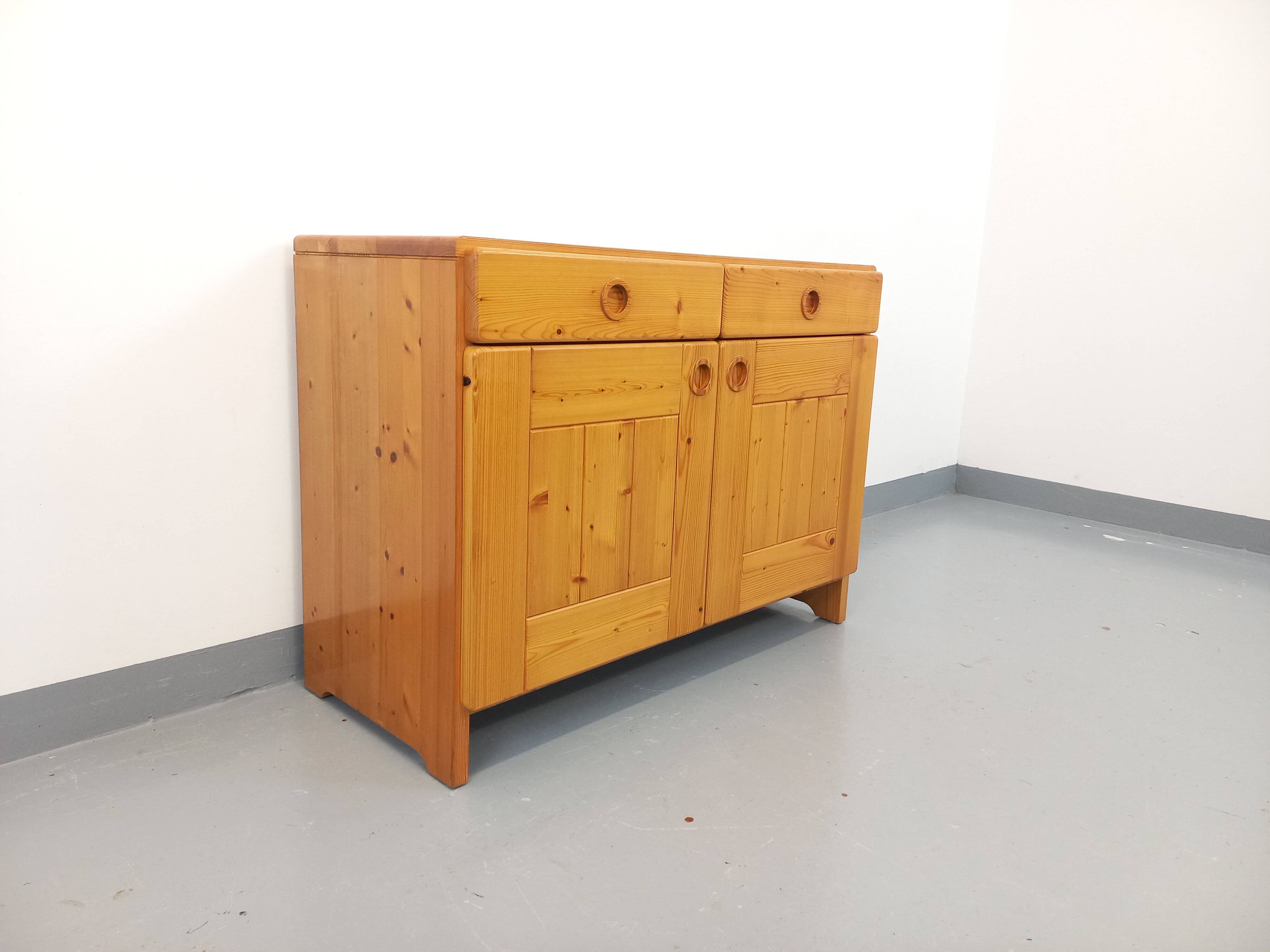 Charlotte Perriand vintage storage furniture Les Arcs from the 1960s in pine.