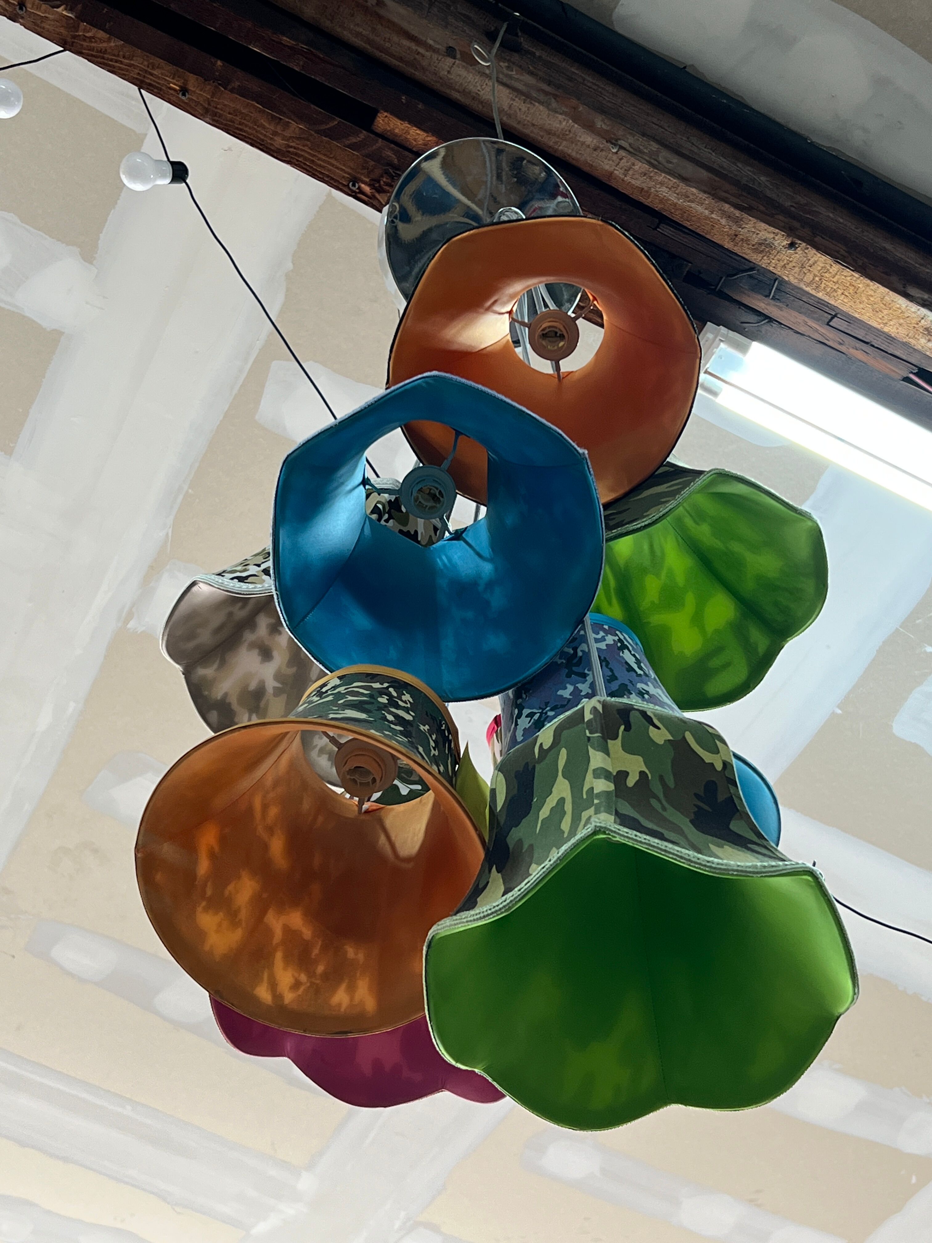 Abats-jour en suspension en tissu multicolore