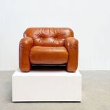 Comfortable Italian lounge chair